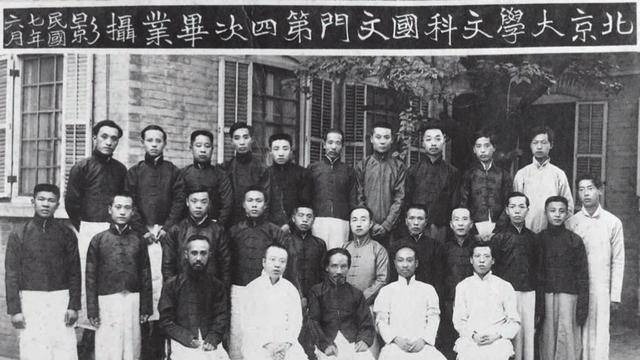 1917年陈独秀专门赶到上海迎接胡适,两人见面使《新青年》进入黄金