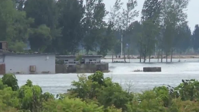 凤凰直击河南浚县遭泄洪暴雨双重压力已转移灾民11万人