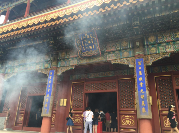 我在庙里做兼职代购代拜代画符