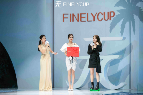 finelycup梵你卡波品牌代言人佟丽娅出席闺蜜日年度盛典