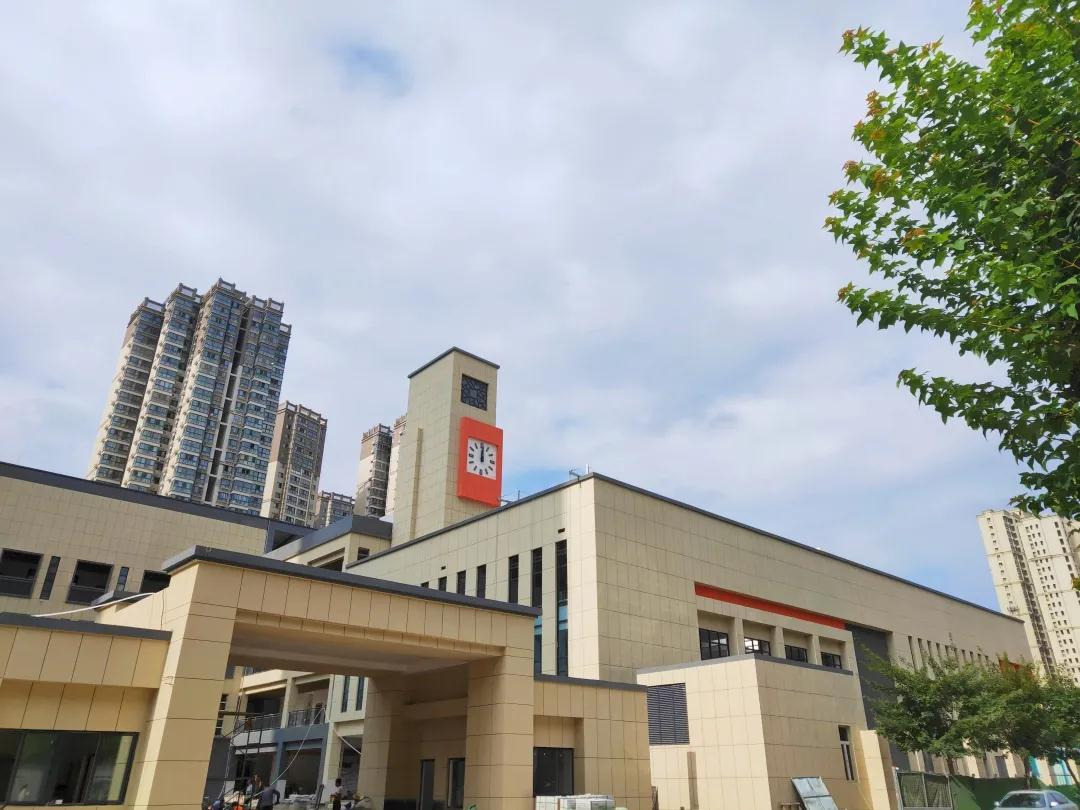 西安经开第七小学校门