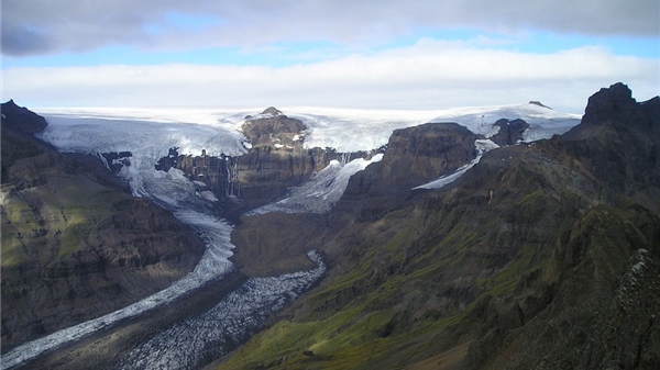 格陵兰岛再创高温纪录 每天融冰80亿吨