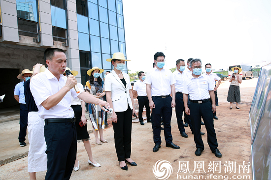 区委书记刘素月调研雨花经开区项目建设,督导疫情防控工作