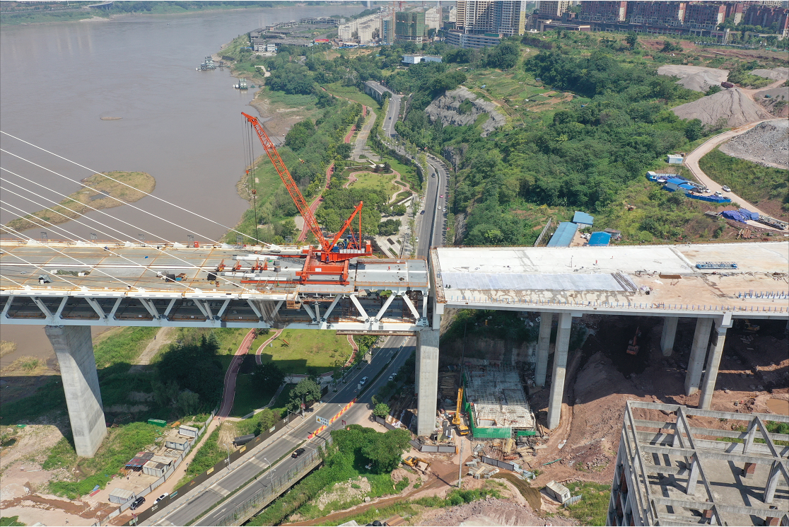 重庆白居寺长江大桥东岸完成边跨合龙预计8月底全桥合龙