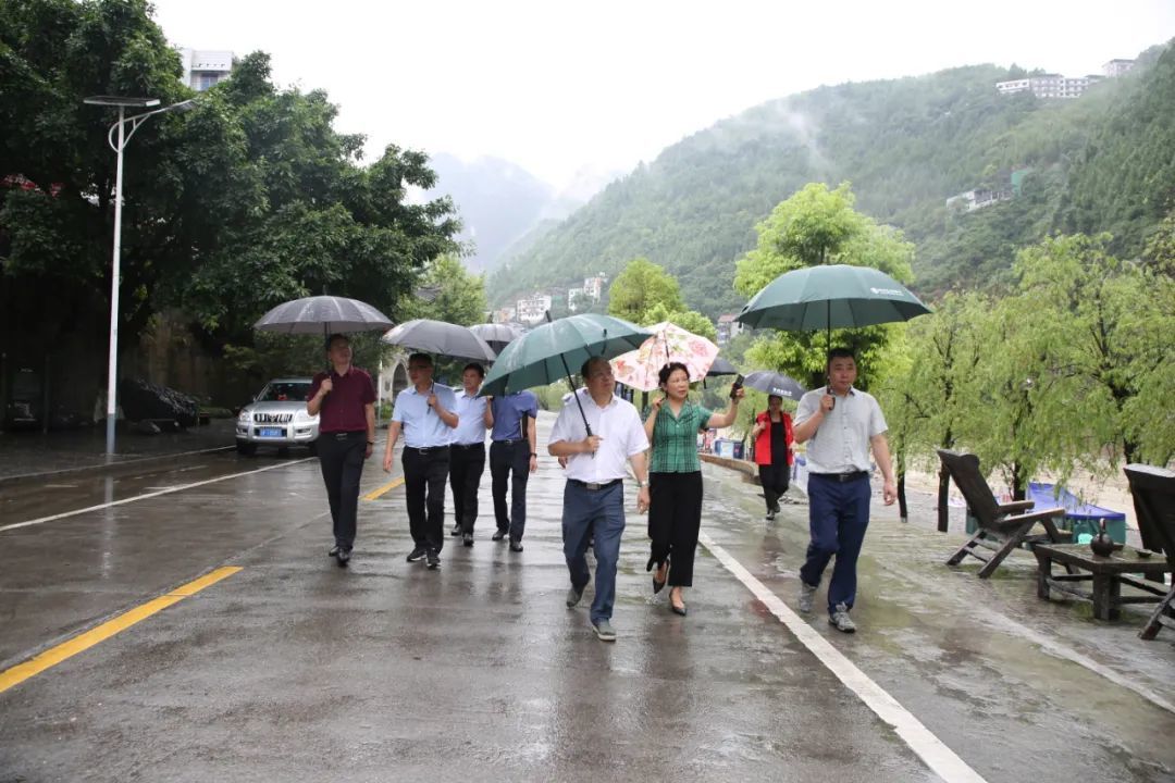 巫溪县委书记唐德祥率队调研防汛救灾工作