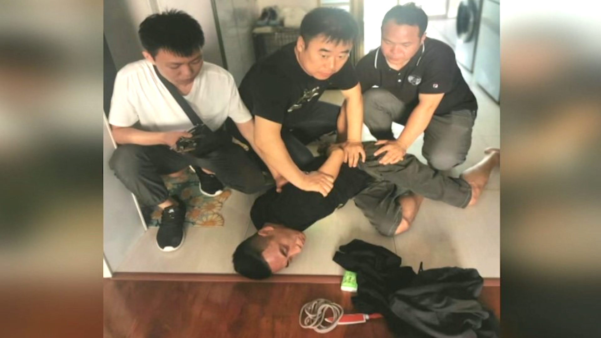 女子深夜遭遇持刀抢劫为何隔十多个小时才报警