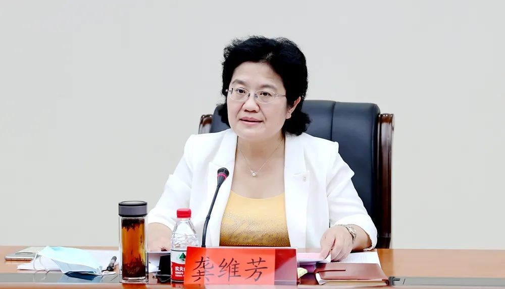 龚维芳表示在随后召开的座谈会上,龚维芳汇报铜山区(徐州高新区)产业