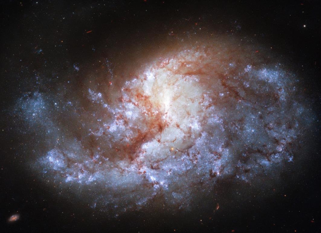 哈勃望远镜捕捉到位于天炉座螺旋星系图像