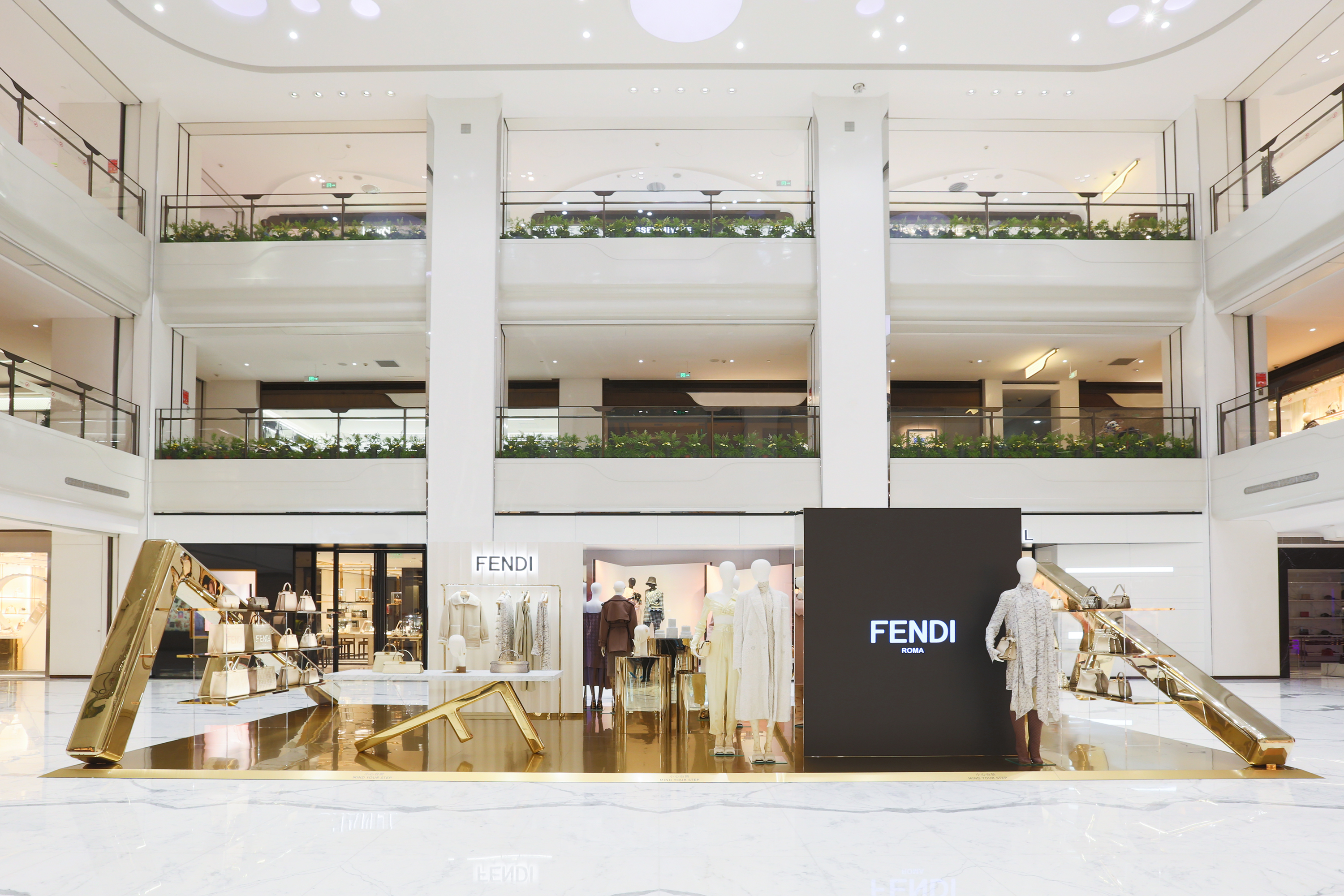 fendi2021秋冬女装成衣系列限时店登陆北京skp