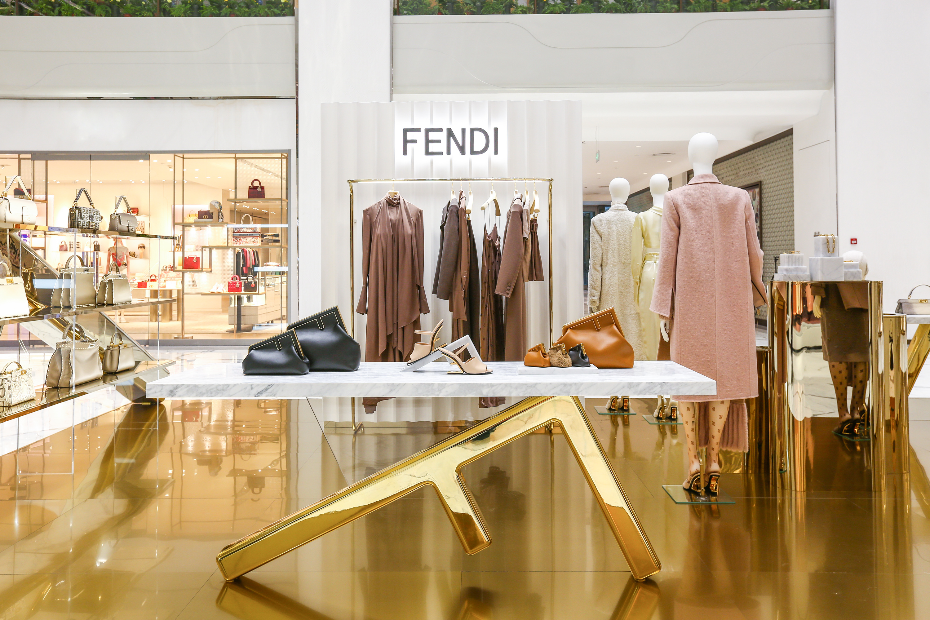 fendi2021秋冬女装成衣系列限时店登陆北京skp