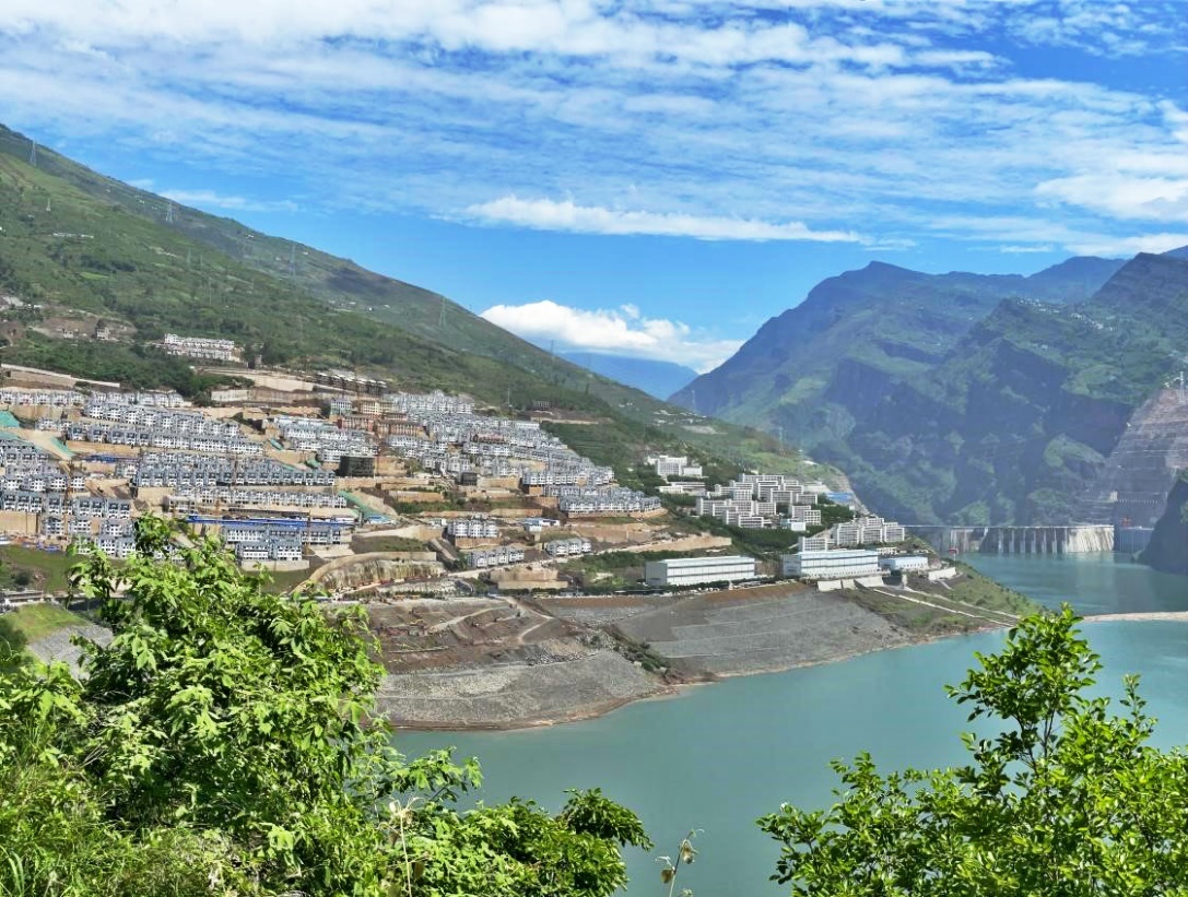自驾畅游川滇cs75plus带你探秘白鹤滩水电站