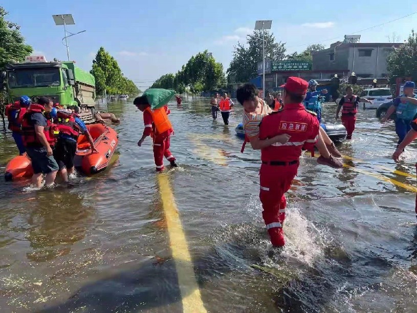 地遭遇罕见的特大暴雨洪灾,持续强降雨让郑州等城市发生严重内涝灾害