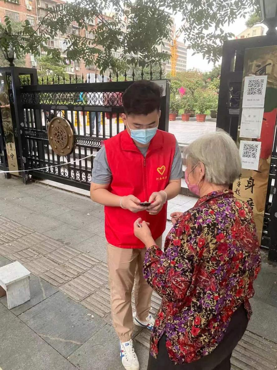 疫情防控体彩党员志愿者助力疫情社区防控