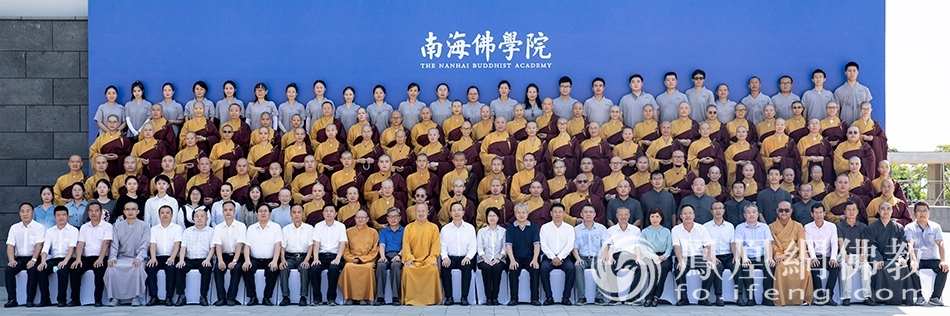 南海佛学院举行2021首届毕业生毕业典礼