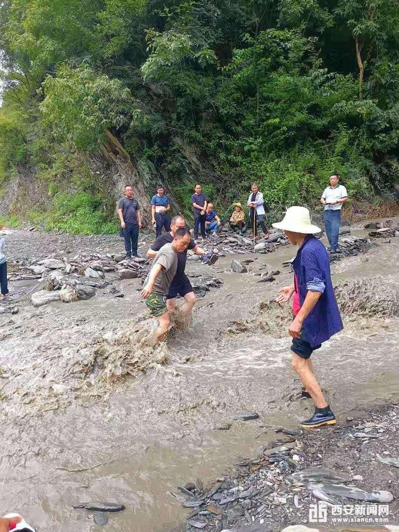 西安新闻网讯 8月20日凌晨,安康市旬阳县吕河镇范围内普降暴雨,造成