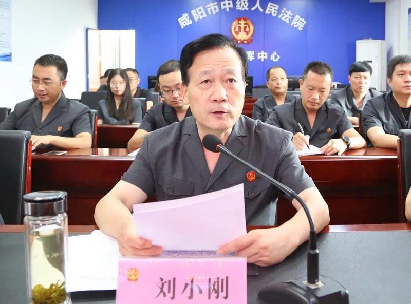 咸阳市中级人民法院党组成员,执行局长刘小刚出席仪式并讲话