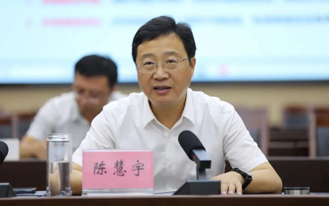 江苏>要闻>正文>陈慧宇对市交通运输局专题向如东介绍全市综合交通