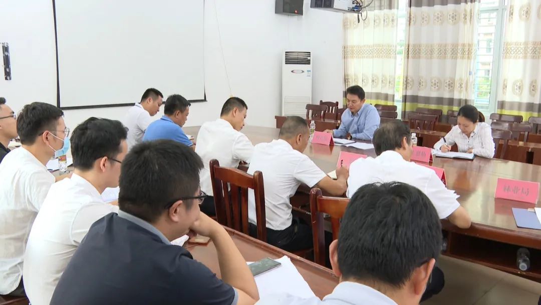 保亭县委书记穆克瑞 县委副书记,县长王惠仙在三道调研赤田水库流域