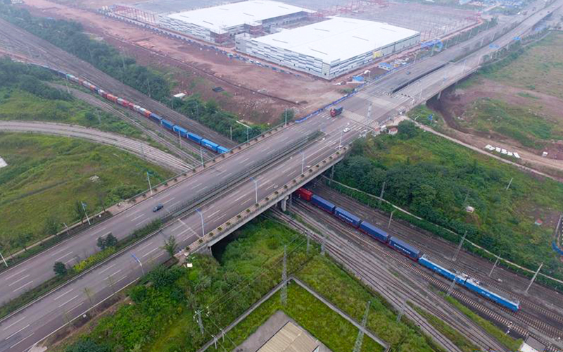 重庆团结村铁路港.唐奕 摄