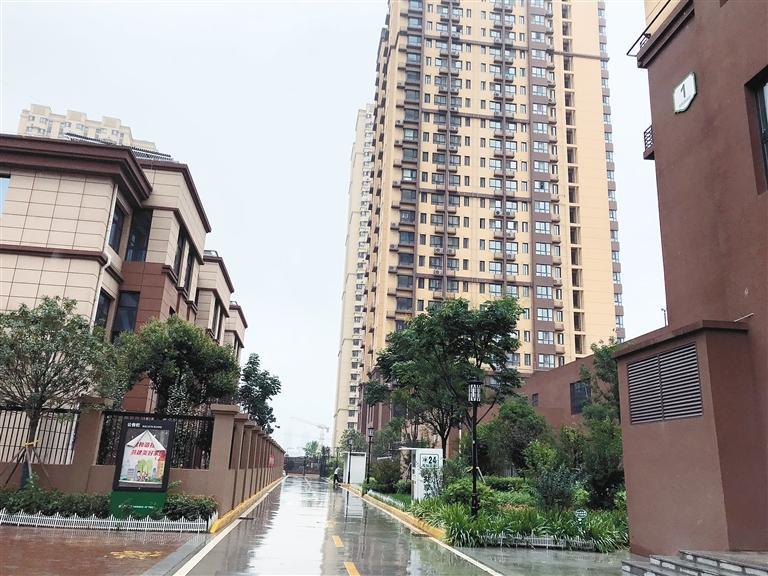 干净整洁的滹沱村公租房小区租住在馨和居小区的葛先凤表示经济压力小