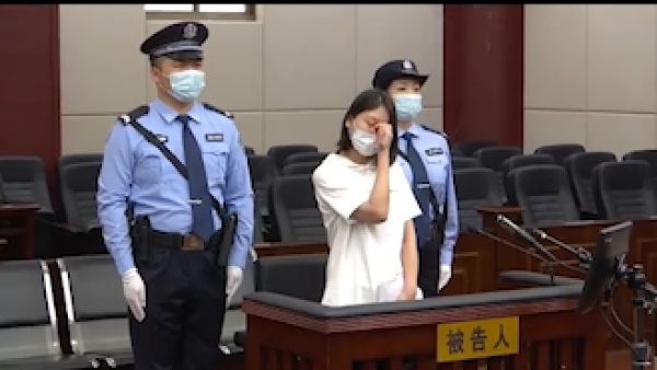 劳荣枝庭审现场哭诉不服,称自己被冤枉