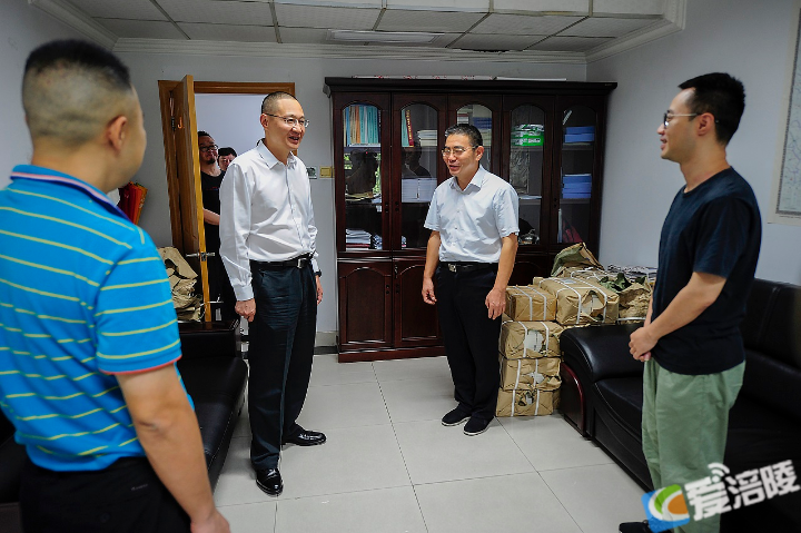 涪陵区委副书记区政府代理区长刘忠走访区人大区政协机关