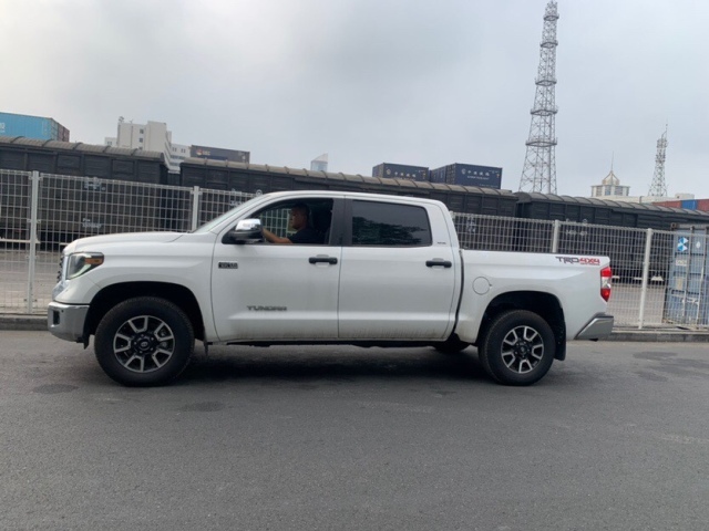 天津进口21款丰田坦途5700v8皮卡报价