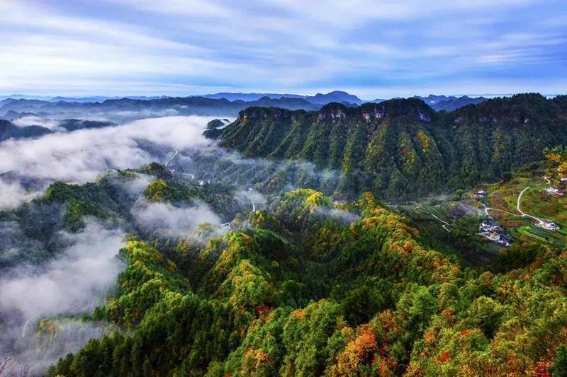 会上发布了四川十条最美彩林精品旅游线路,其中广元2条线路入选