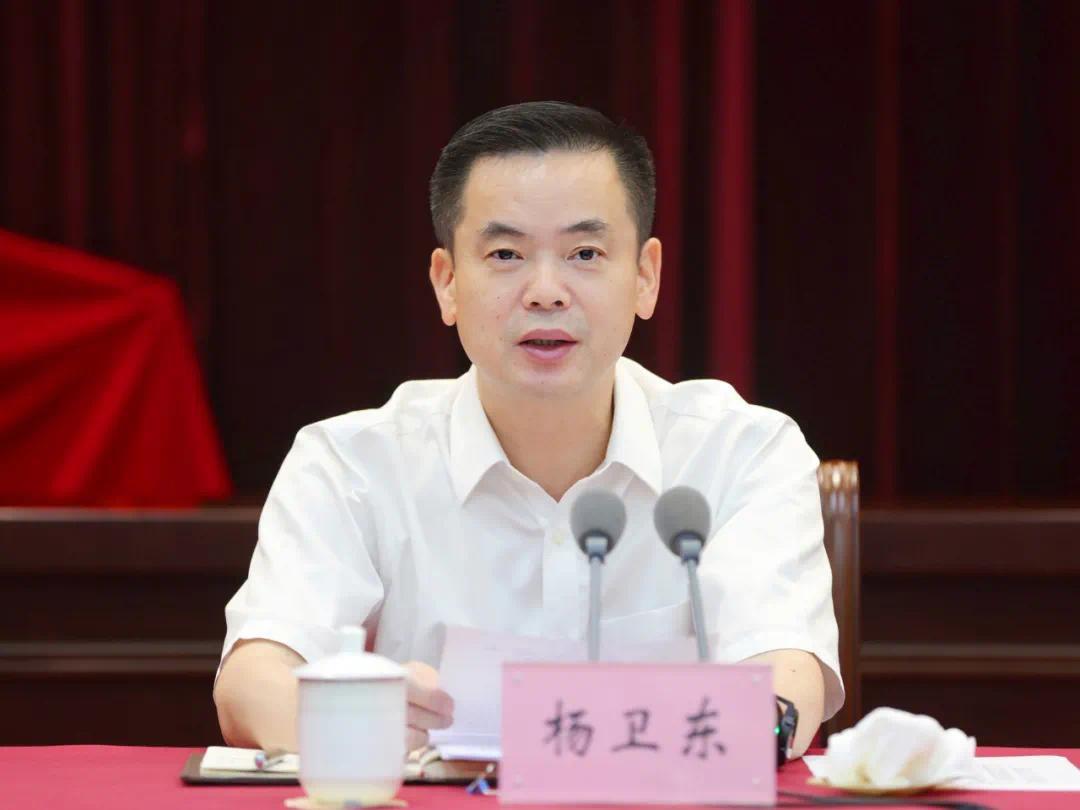 区委书记杨卫东讲话.