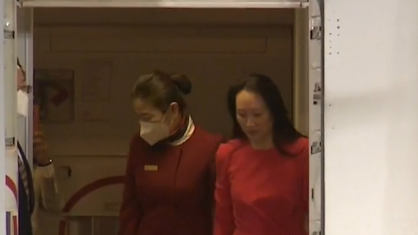 孟晚舟抵达深圳宝安机场我终于回家了