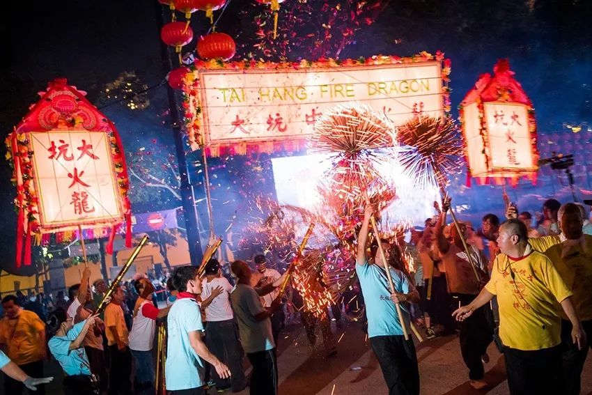 香港大坑舞火龙延续百余年的中秋民俗