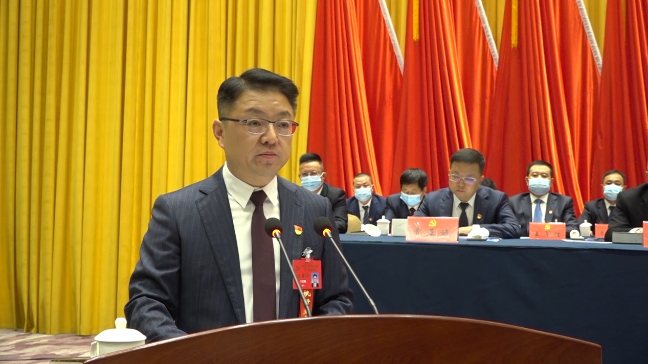 凤翔区委书记王宏强作了题为《主动融入主城区 争当发展排头兵 为奋力