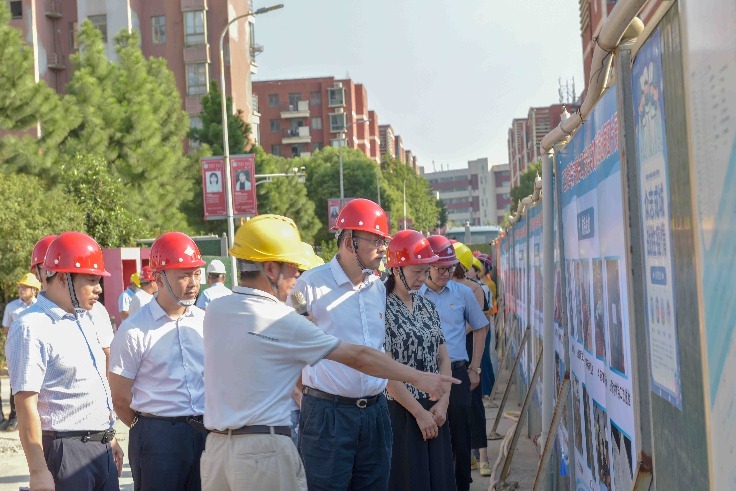 江西工贸职院党委书记万玉青,院长雷筱芬等调研基建