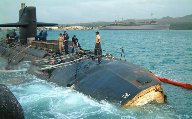 美国最强核潜艇南海撞击不明物体16年前事故重演