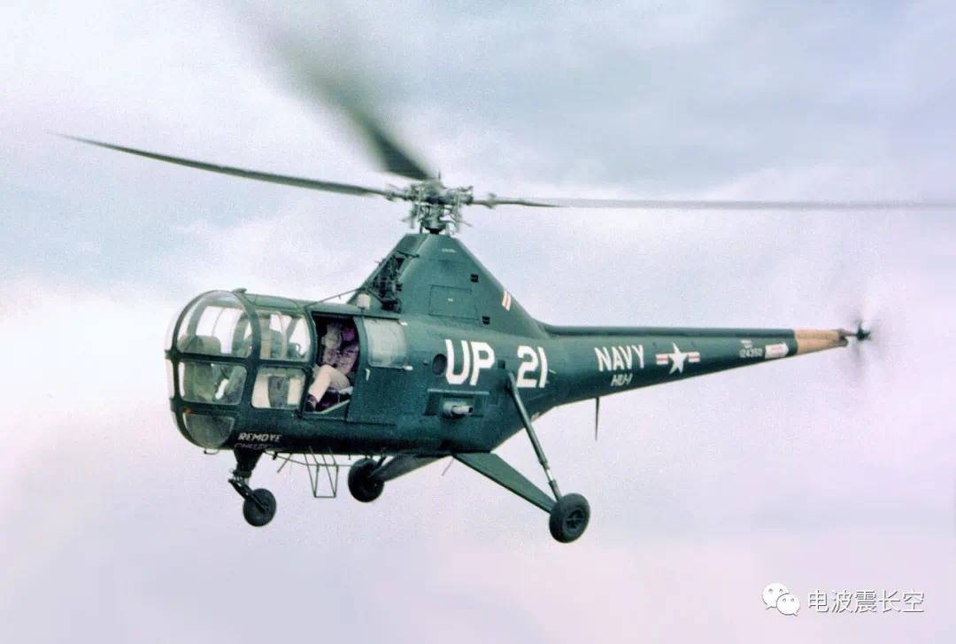 军事>自媒体>正文> 图:电影中出现的就是这款h-5型直升机h-5型直升机