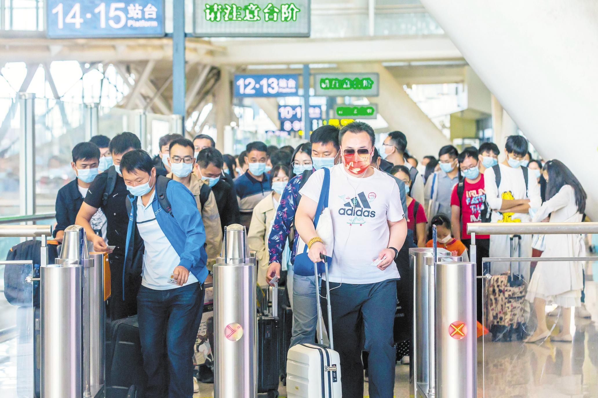 通讯员孟立,陈龙)10月7日国庆假期最后一天,铁路迎来返程客流高峰