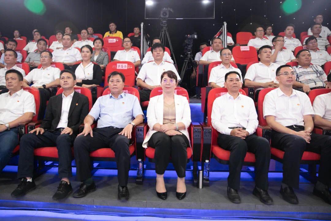 东方大型电视问政节目行胜于言第九场举行现场问政