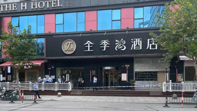 53岁男子因工作纠纷,在上海浦东新区一酒店内将女同事杀害