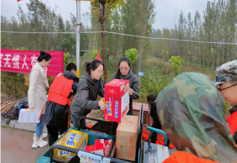 泰安市东平县梯门镇:驰援堤坝,迎战急流