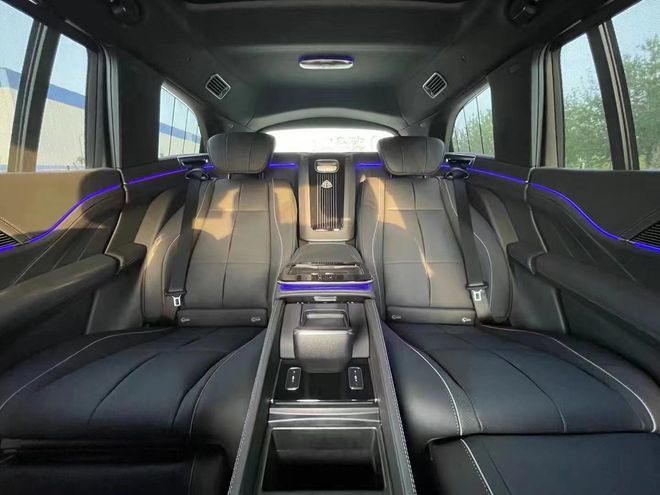 迈巴赫gls680报价,迈巴赫gls600报价 熏黑大轮毂21款奔驰迈巴赫gls680报价