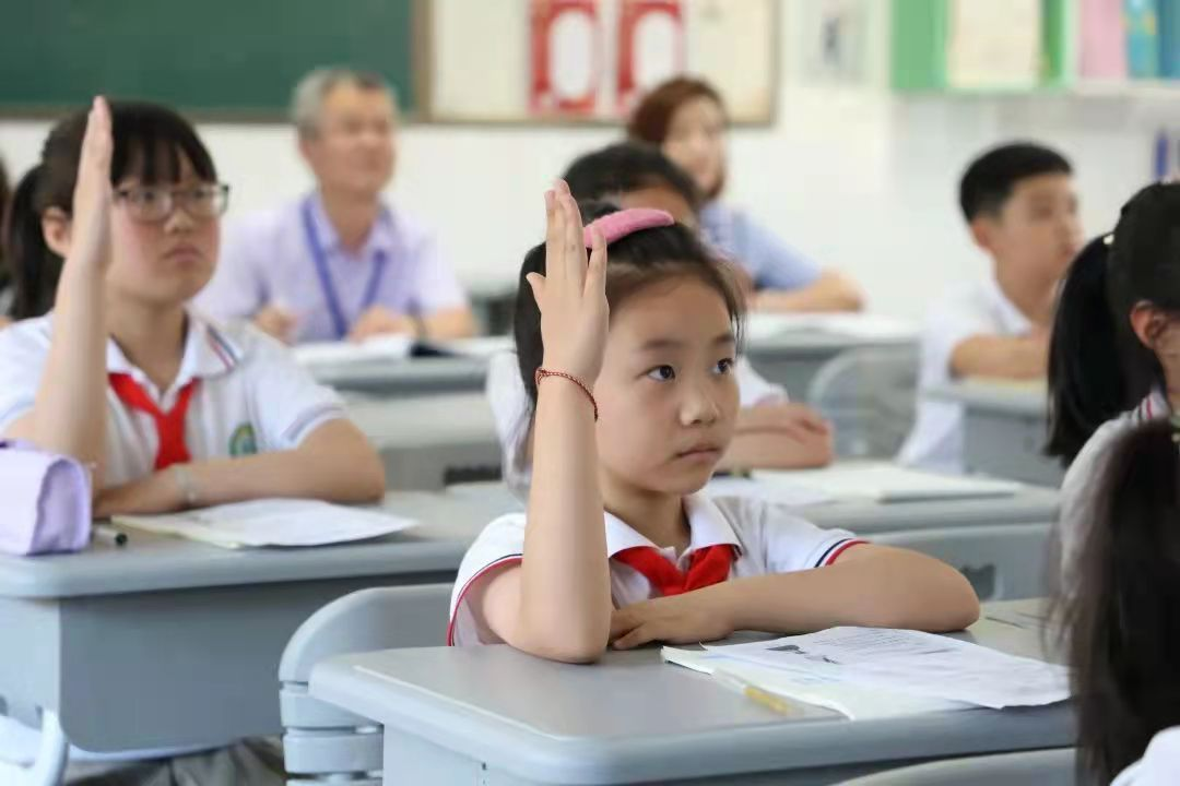 西安市长安区做强学校教育促进中小学生减负