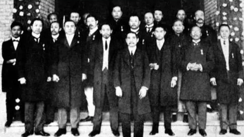 1911年孙中山相隔16年重回祖国当选民国临时大总统定都南京