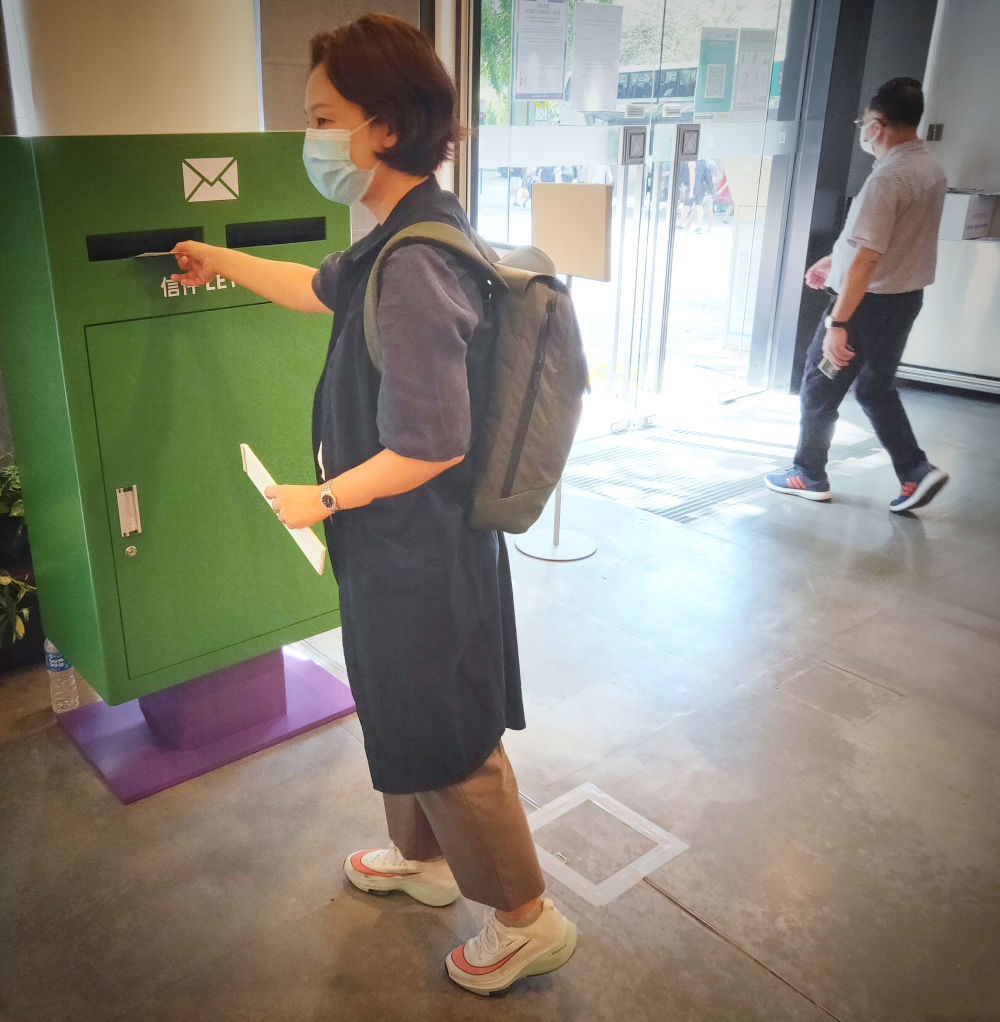 中国路不容易中国梦请坚持142张明信片里的香港寄语