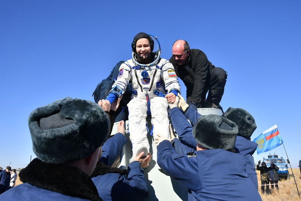 着陆了欢迎回家俄罗斯太空电影拍摄组返回地球