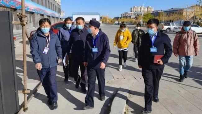 社会 正文 10月26日上午,阿拉善盟委书记,额济纳旗旗委书记代钦深入