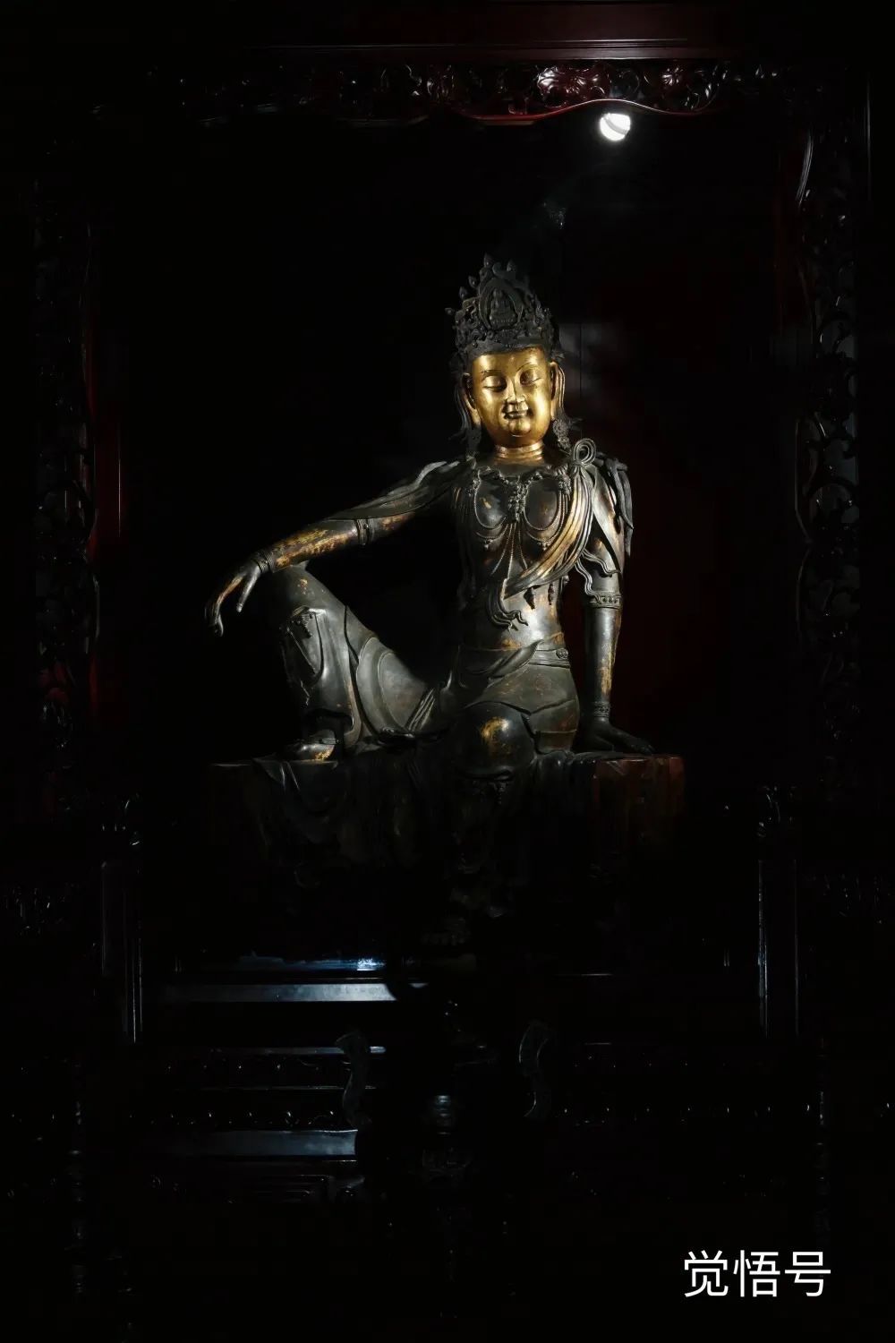 北京广济寺内观音菩萨像