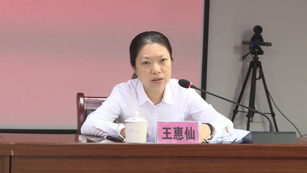 保亭县十五届人民政府全体扩大会议召开