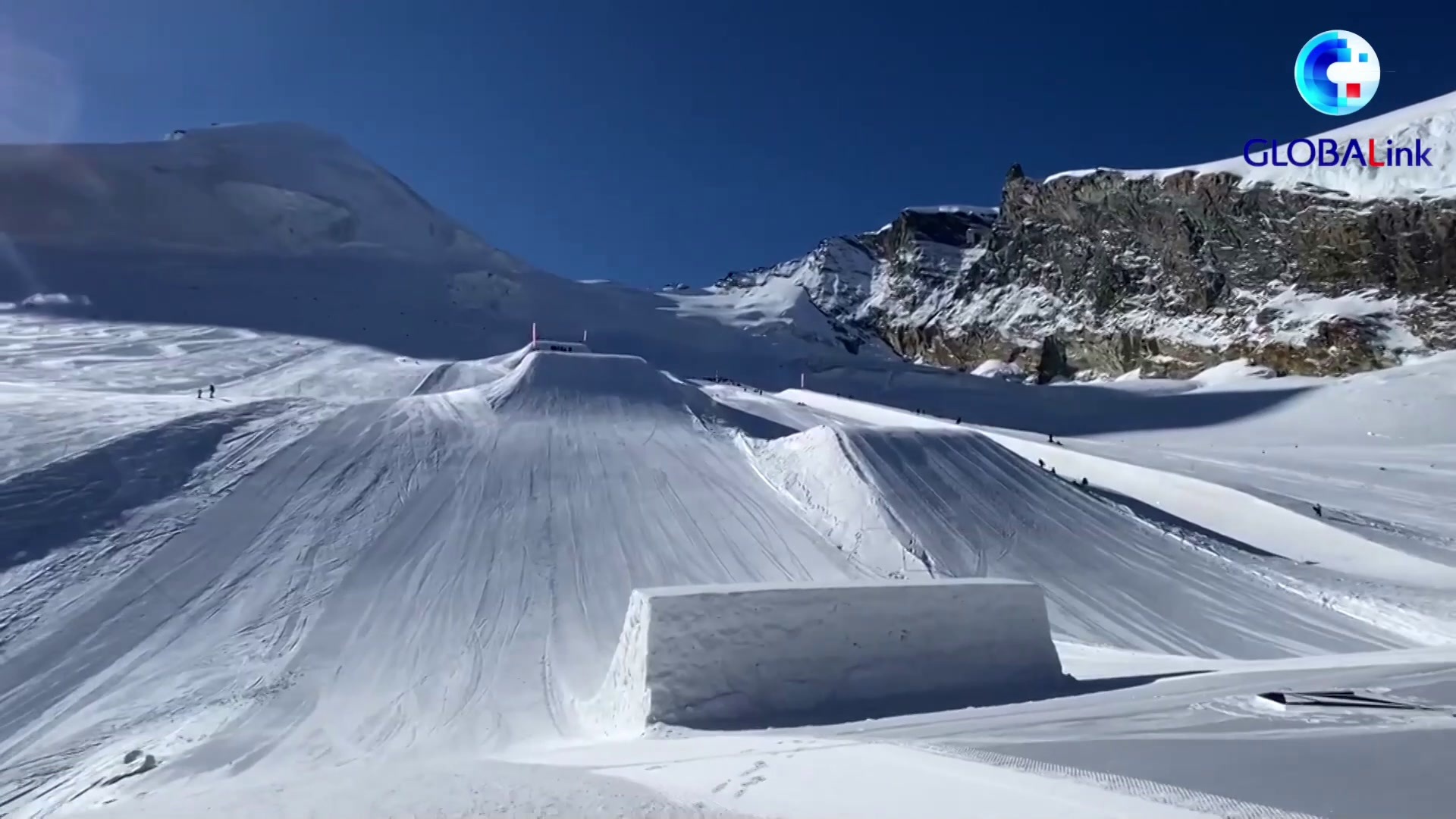 全球连线国家滑雪队在瑞士雪场系统训练积极备战北京冬奥会