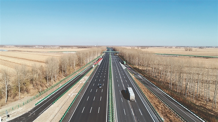 我省重要南下出省通道首条四改八高速公路项目京哈高速公路改扩建工程