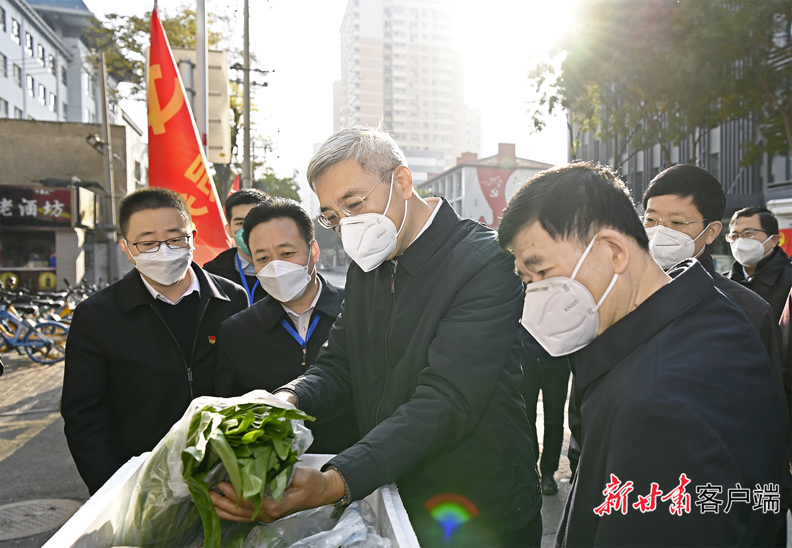 11月3日,省委书记,省疫情联防联控领导小组组长尹弘在兰州调研督导